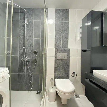 Charming And Central Flat With Balcony In Beyoglu